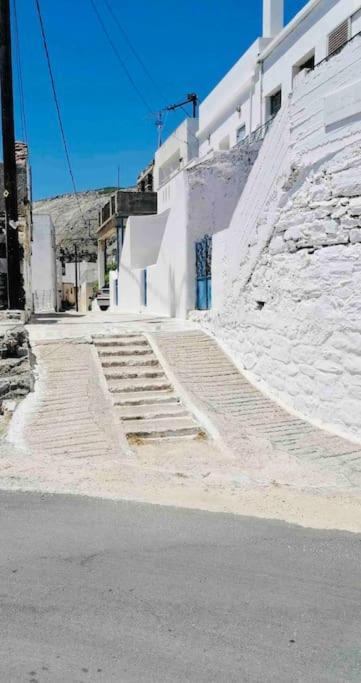Naxos Mountain Retreat - Tiny House Build On Rock Apartment Koronos Exterior photo